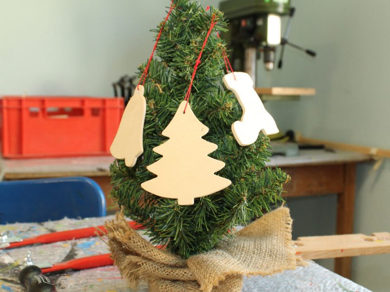 Christbaumschmuck-Werkstatt im Kindertreff