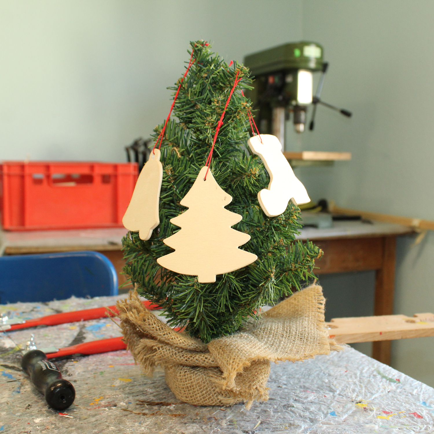 Christbaumschmuck-Werkstatt im Kindertreff