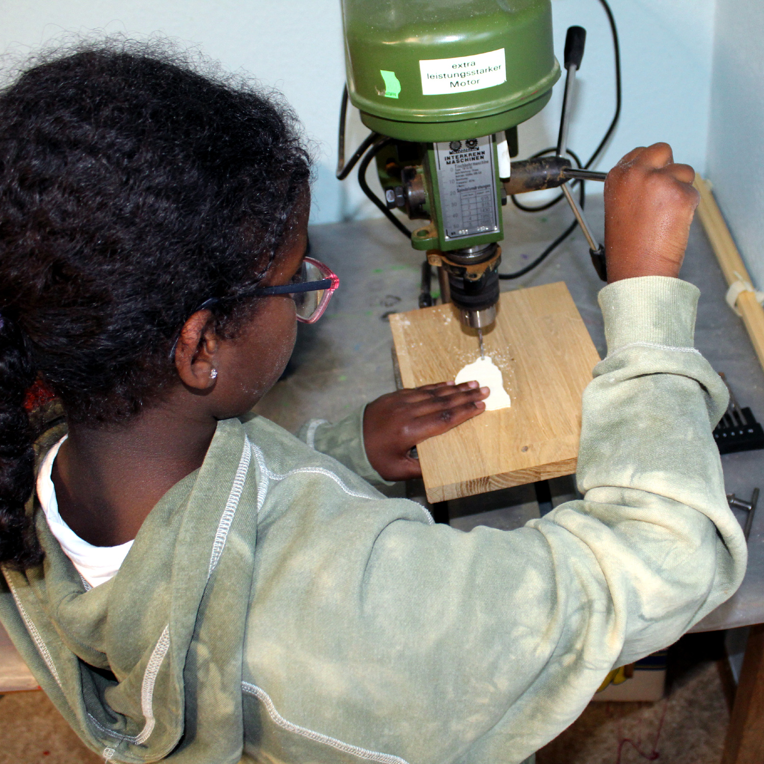 Christbaumschmuck-Werkstatt im Kindertreff