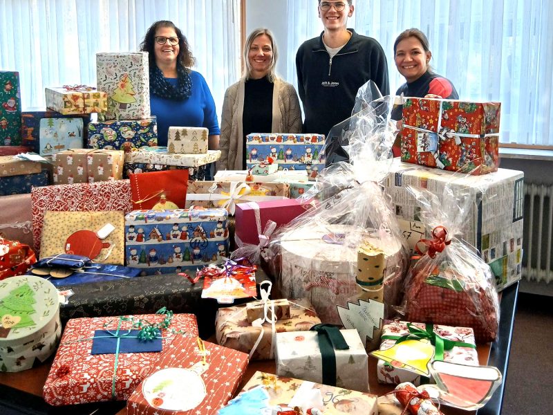 Geschenkübergabe der Firma Continental