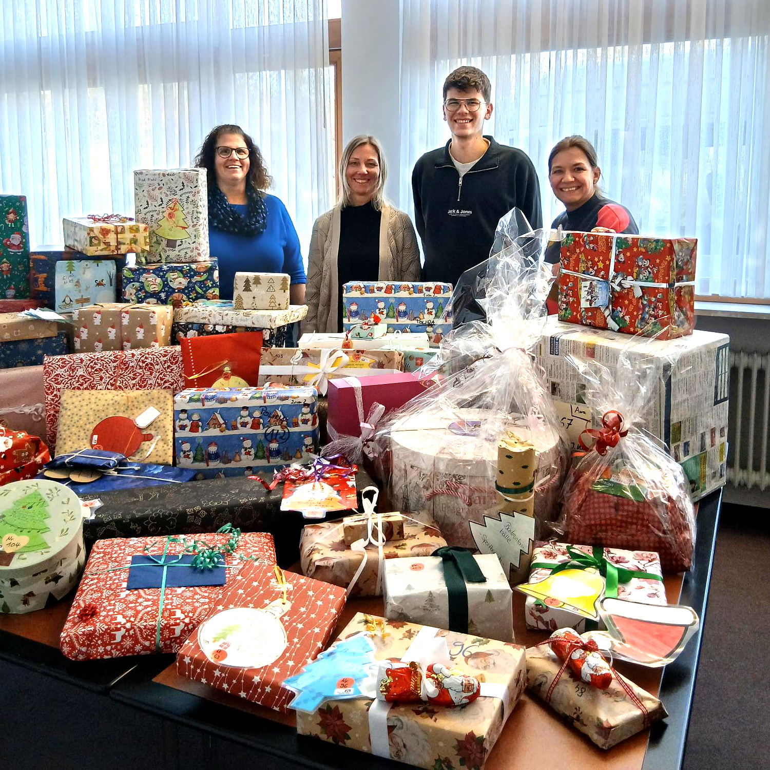 Geschenkübergabe der Firma Continental