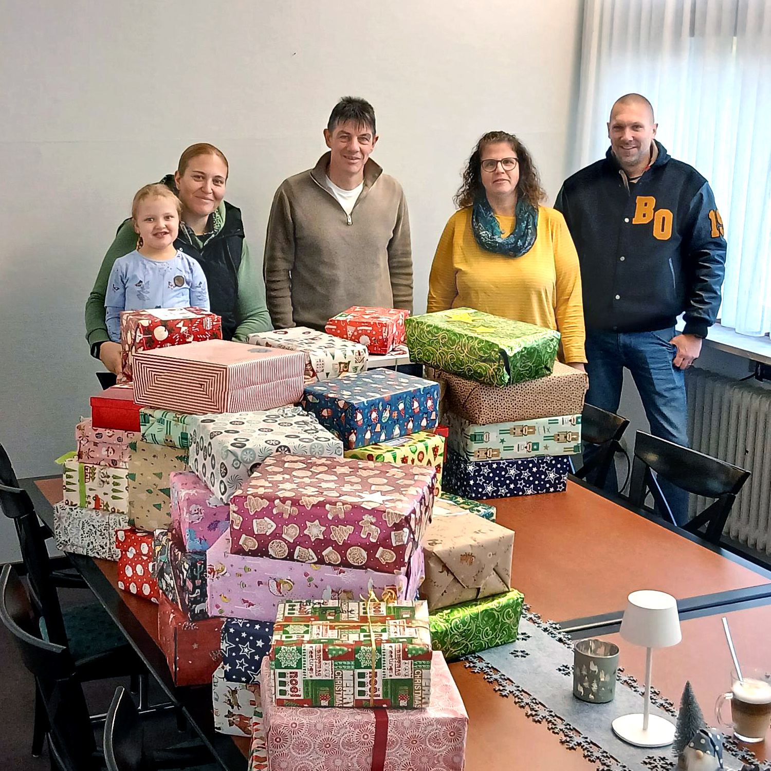 „Schuhkarton-Geschenke“ von der Grundschule Limbach