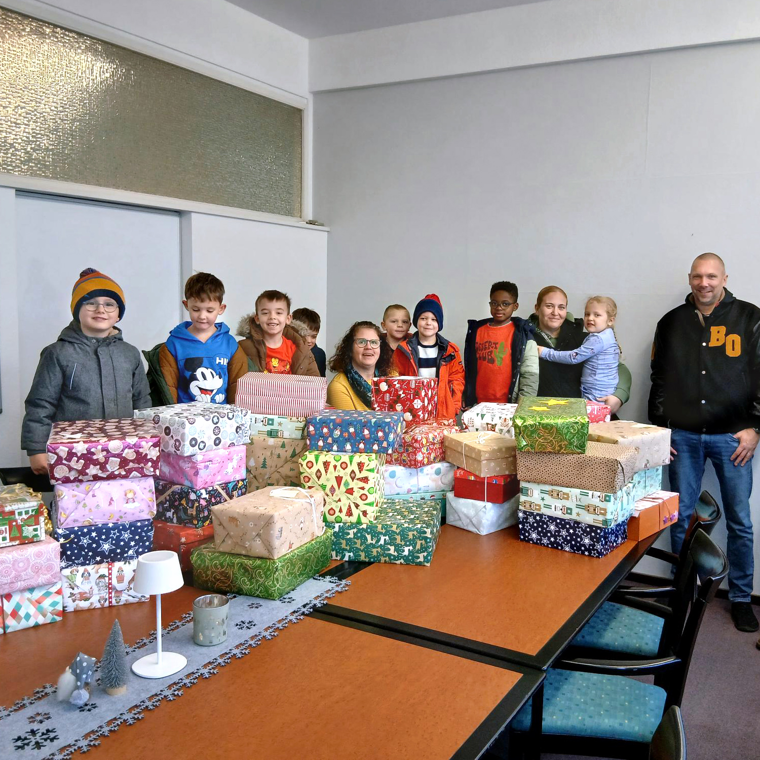 „Schuhkarton-Geschenke“ von der Grundschule Limbach