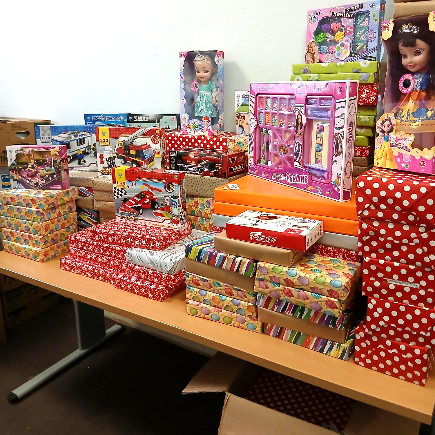 Der Heilige Nikolaus unterwegs im Kinderdorf