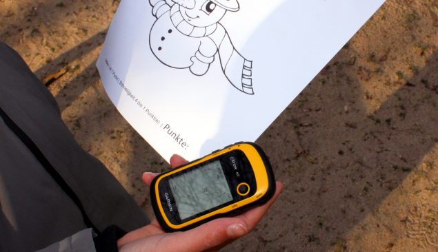 Schneemannjagd auf dem Spielgelände