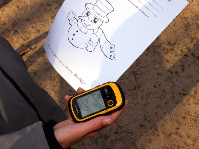 Schneemannjagd auf dem Spielgelände