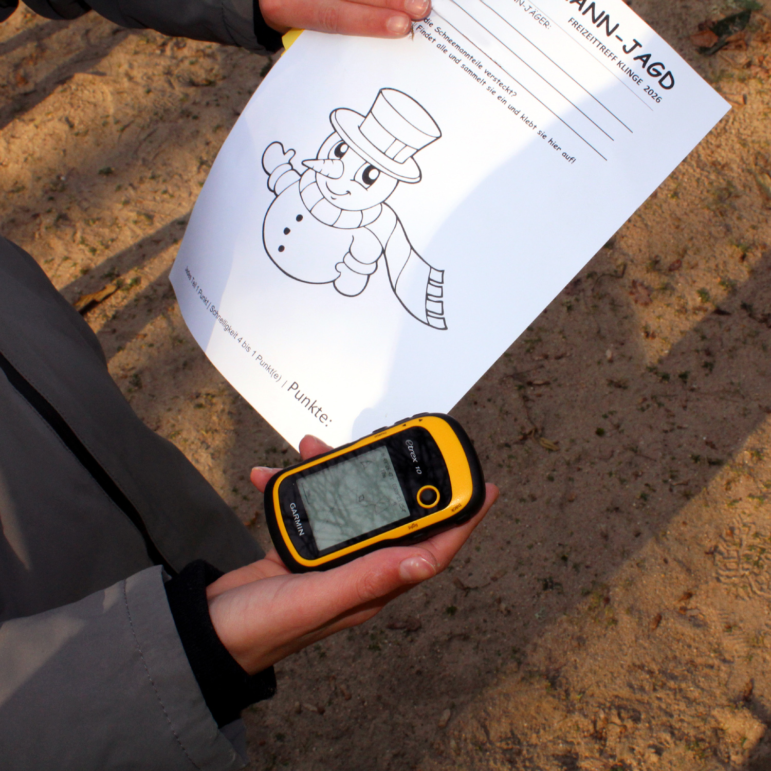 Schneemannjagd auf dem Spielgelände