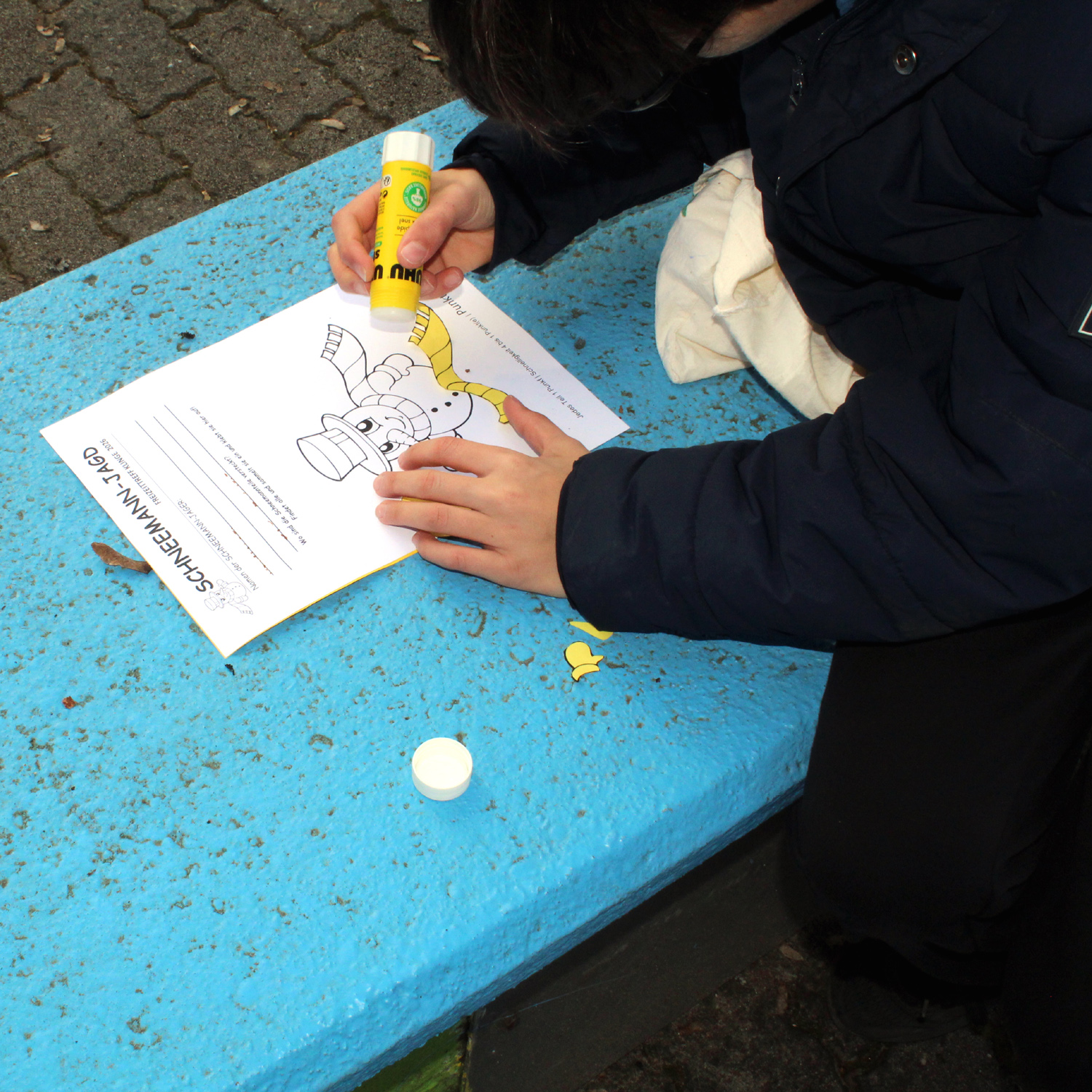 Schneemannjagd auf dem Spielgelände