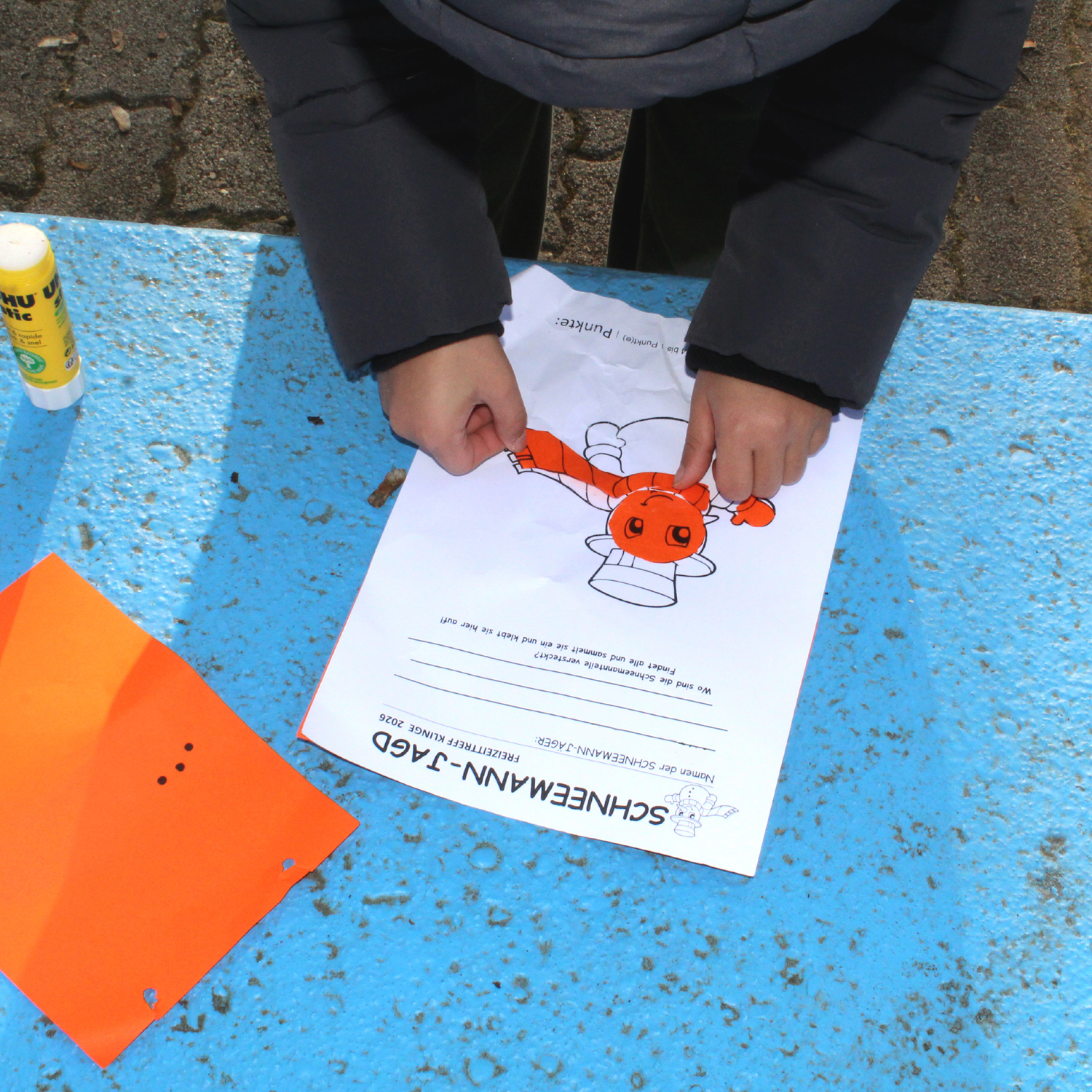 Schneemannjagd auf dem Spielgelände