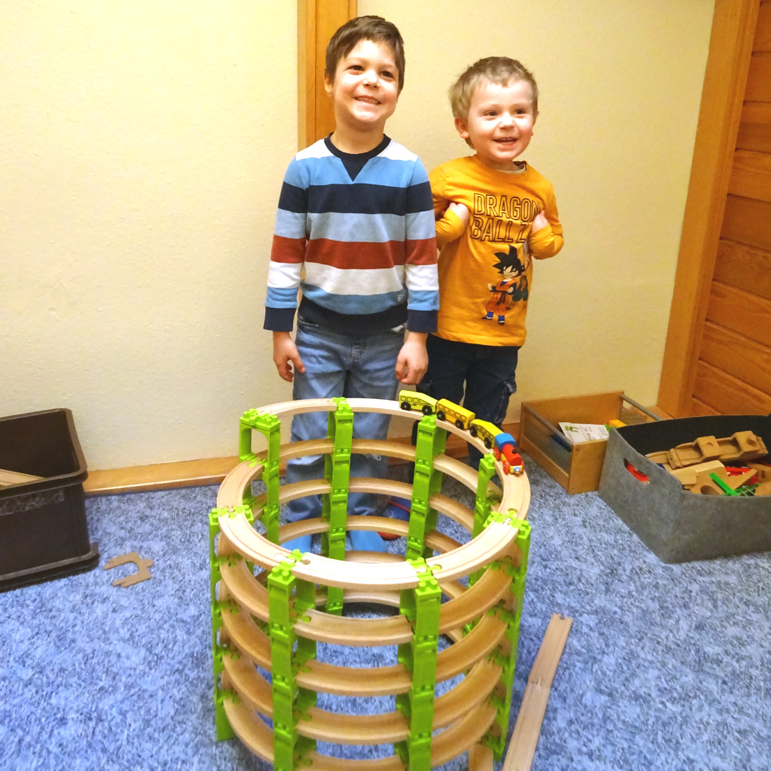 Die Kinder freuen sich über neue Spielmöglichkeiten