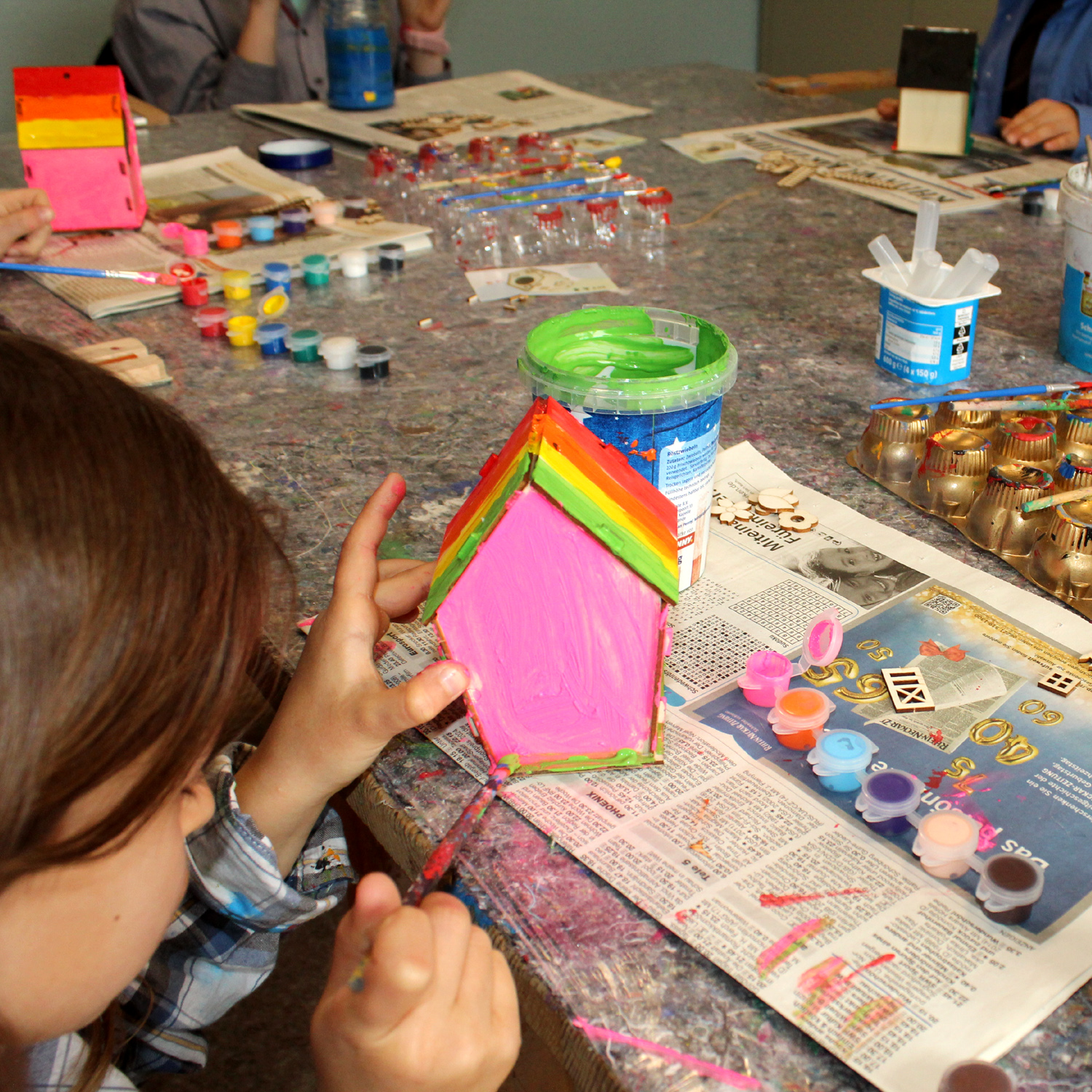 Unsere Vogelhaus-Werkstatt im Kindertreff