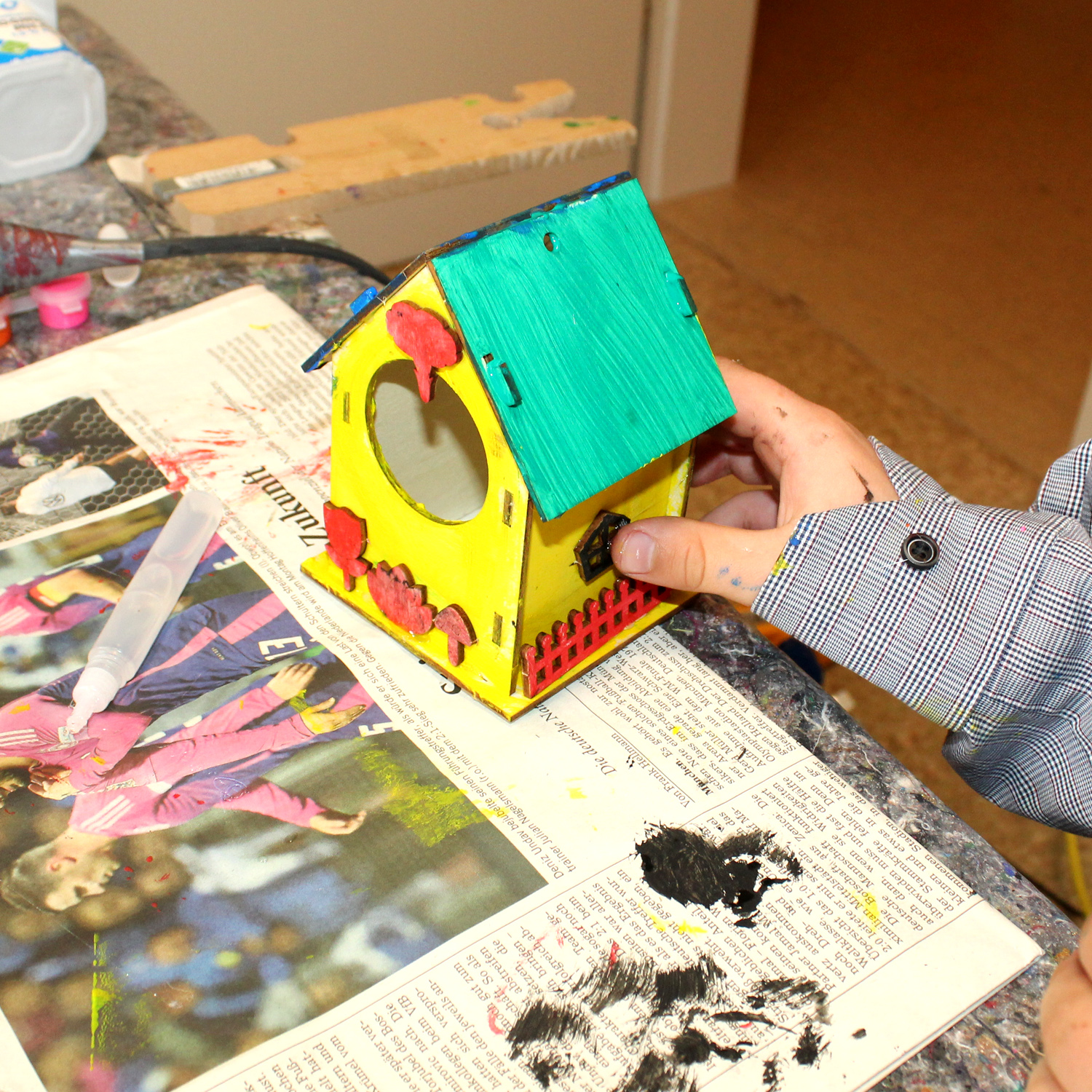 Unsere Vogelhaus-Werkstatt im Kindertreff