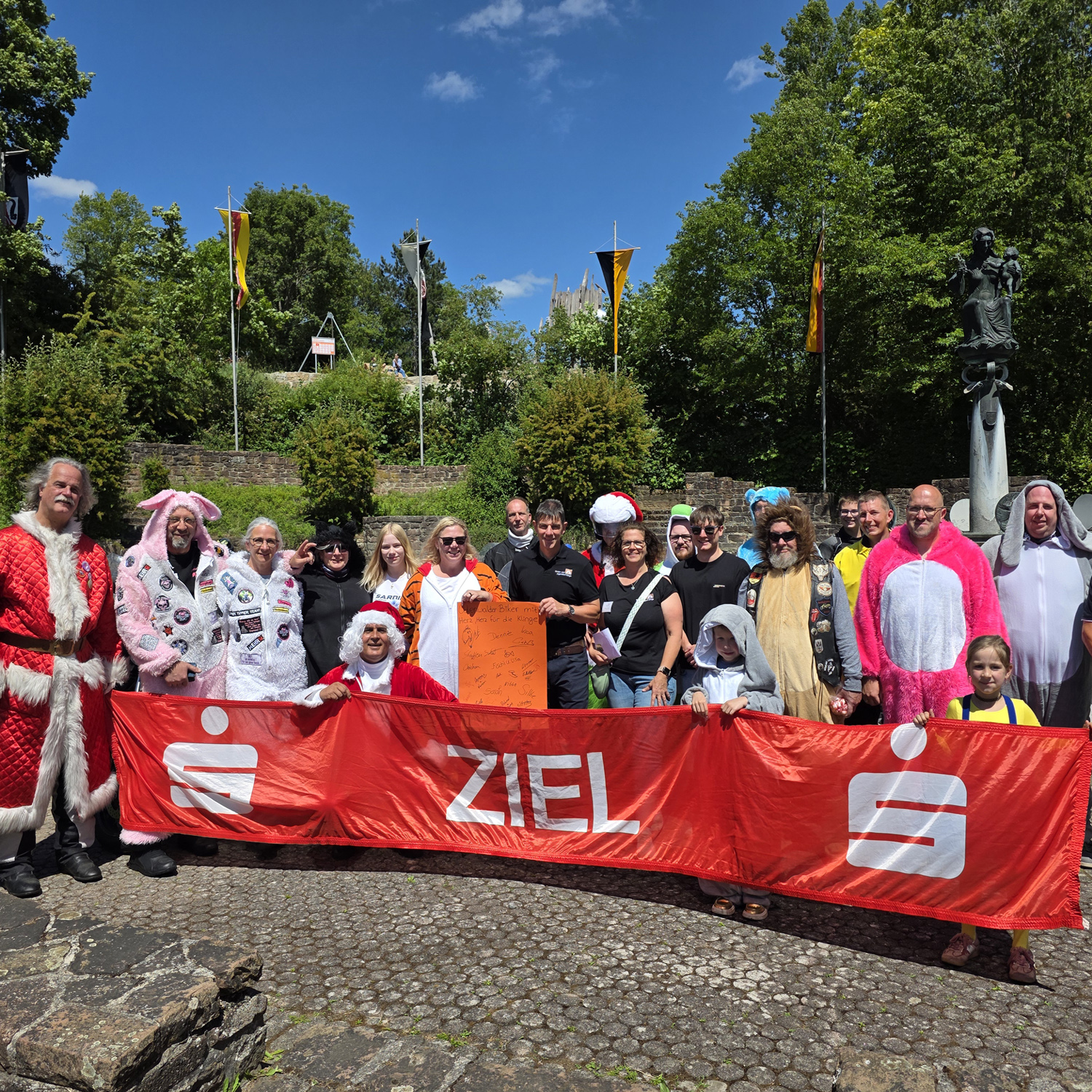 Spendenübergabe am Klingefest