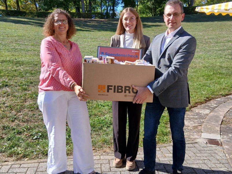 Spendenübergabe der Firma FIBRO