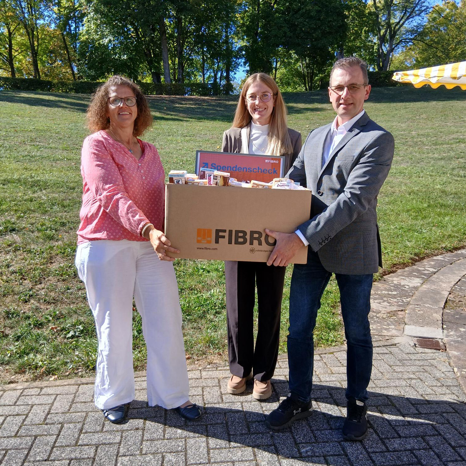 Spendenübergabe der Firma FIBRO