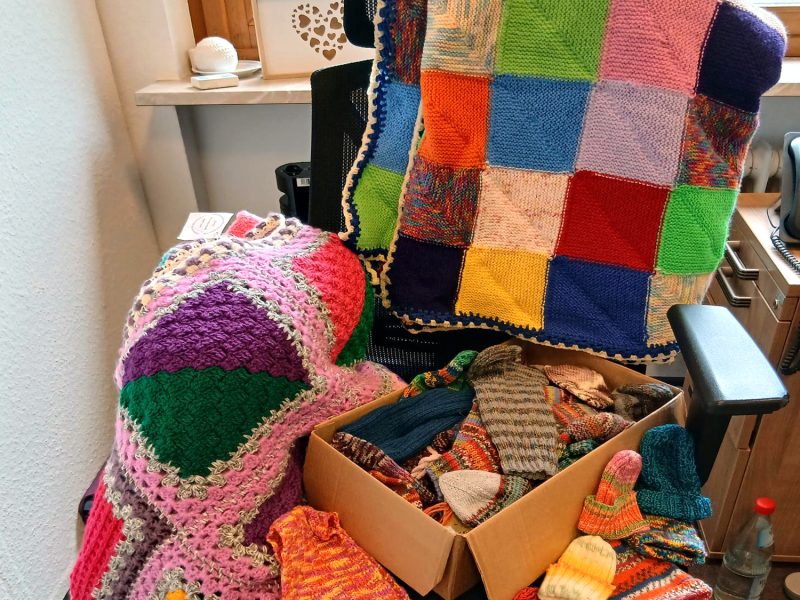 Spende des Stricktreffs aus dem Mehrgenerationenhaus Buchen
